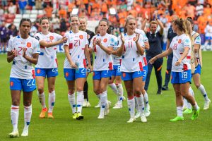 Thumbnail voor En dat is vier: Oranje Leeuwinnen na winst op Zwitserland (4-1) naar kwartfinale EK