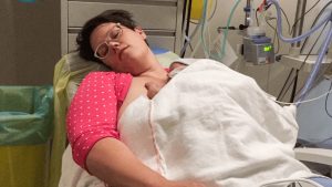 Thumbnail voor Verloskundige Sylvia kan vak niet meer uitoefenen door eigen bevalling: 'Dacht dat die ontzettende pijn erbij hoorde'