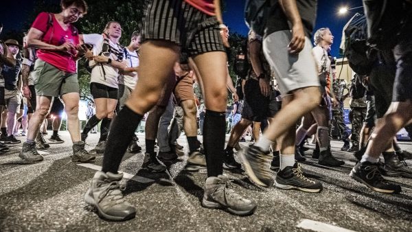 vierdaagselopers beginnen aan 104e Vierdaagse van Nijmegen