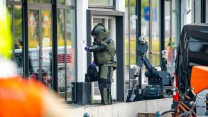 Thumbnail voor Woning in Rotterdam beschoten, explosief veiliggesteld