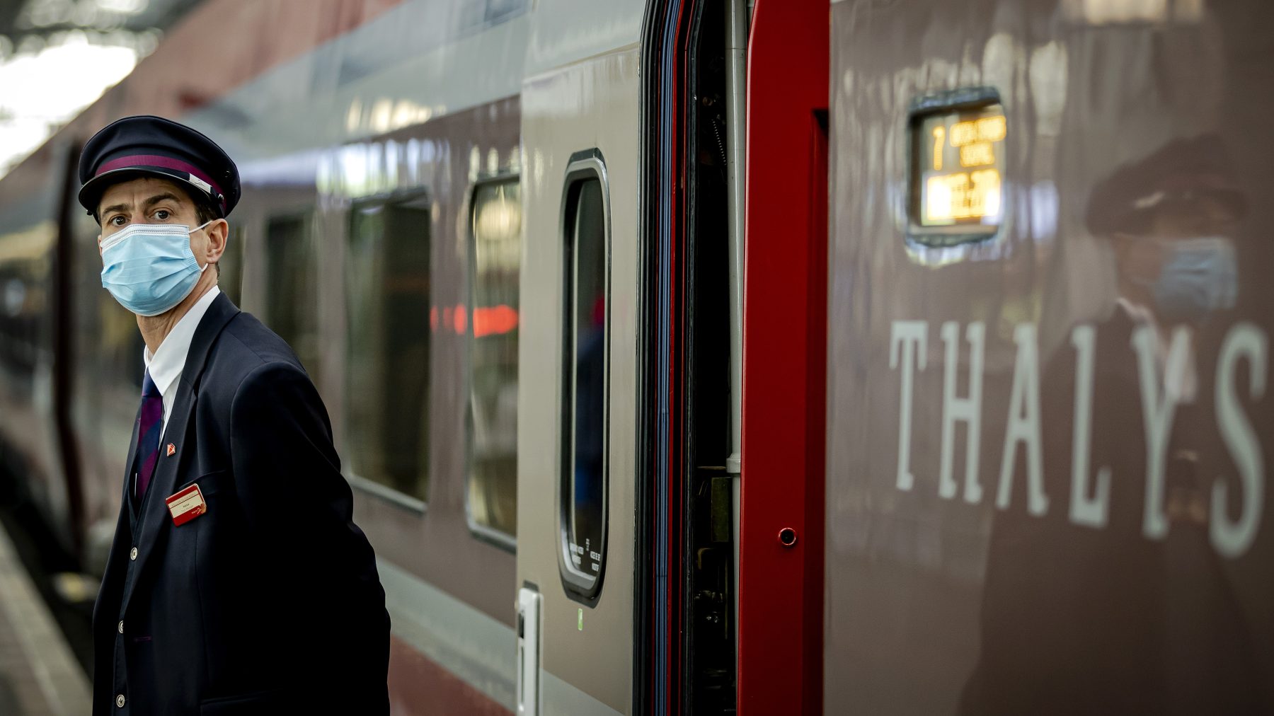Passagiers zaten urenlang vast in snikhete Thalys: 'Het is hier 45 graden'