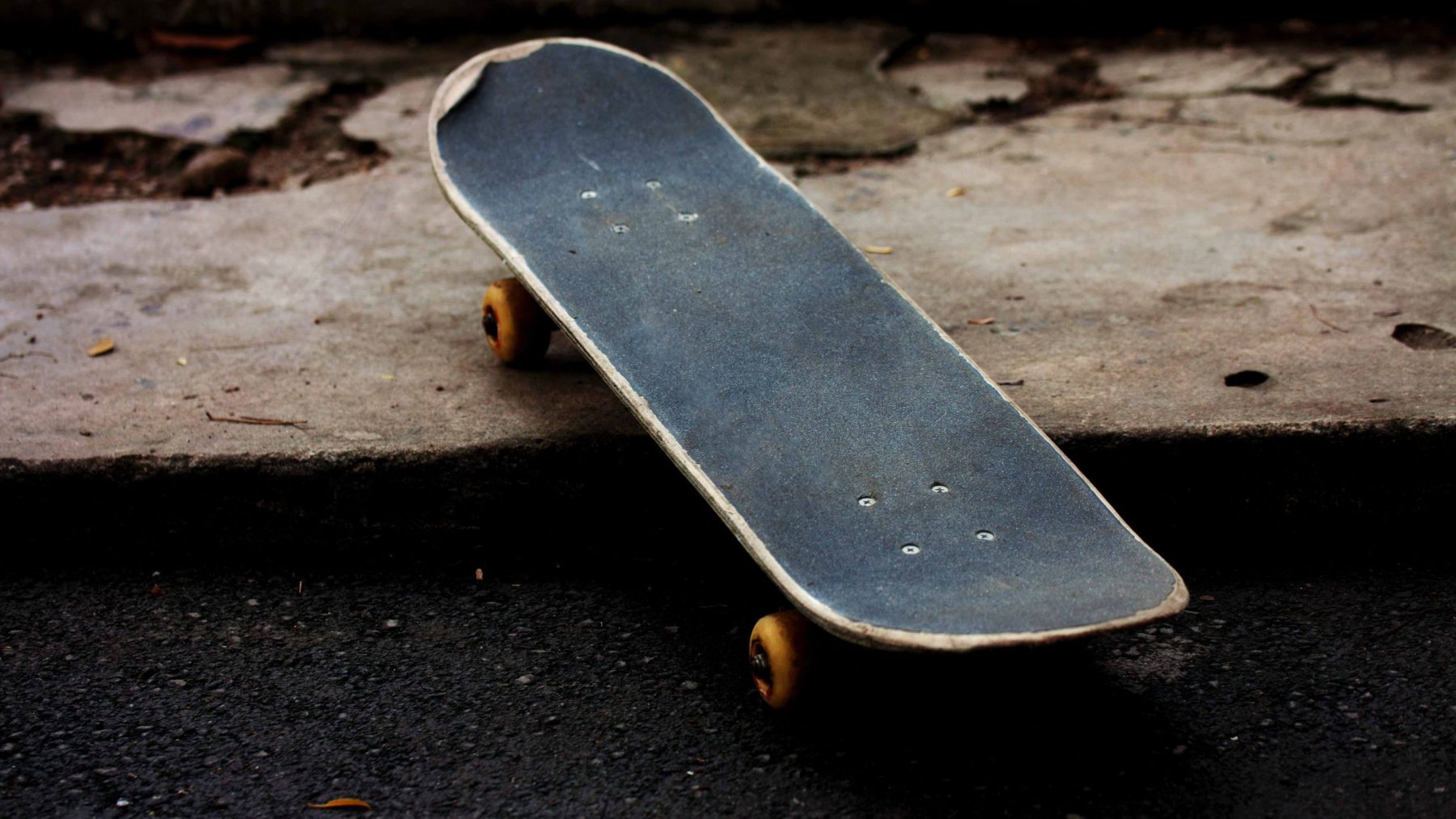 kofferchaos-klm-treft-ook-gehandicapte-skater-beenprotheses