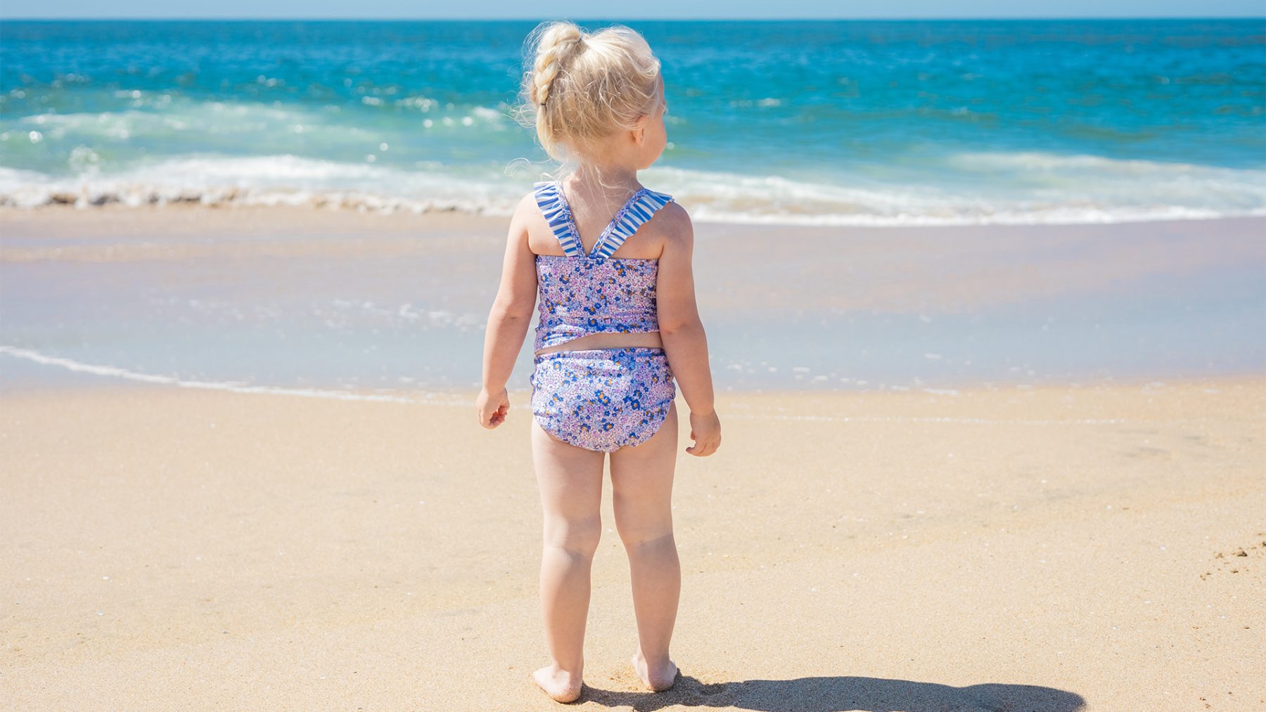 Zonnen zonder zorgen: zó raak je je kind niet kwijt op het strand