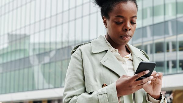 Miljoenenschade door Engelstalige neptelefoontjes: 'Nog maar topje van de ijsberg'