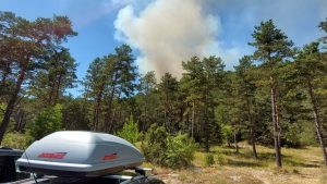 Thumbnail voor Sandra staat op Zuid-Franse camping dicht bij bosbrand: 'We hebben een noodtasje klaarstaan'