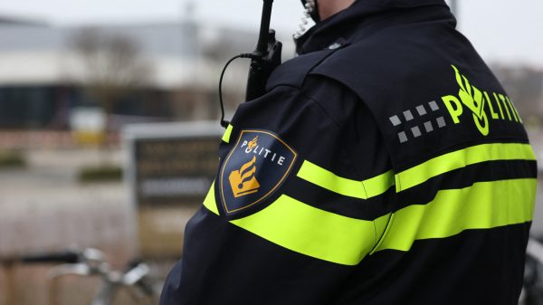 Fietser (16) raakt mogelijk blind nadat bromfietser ei in gezicht gooit