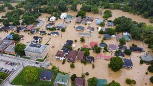 Thumbnail voor Dodental door 'een van de ergste en meest verwoestende overstromingen in Kentucky' loopt verder op