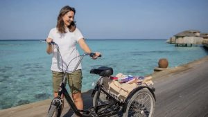 Thumbnail voor Droombaan: Resort op onbewoond eiland op de Malediven zoekt blootvoetse boekverkoper