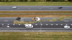 Thumbnail voor Weer afvaldumping bij snelweg, afrit A7 bij Marum afgesloten