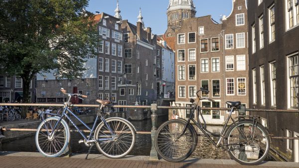 Magneetvisser vindt lichaam in Amsterdamse gracht