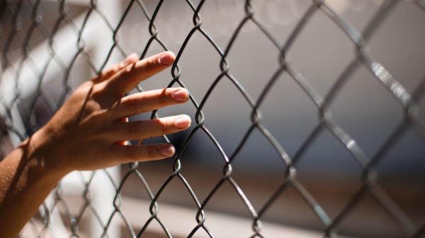 Gevangenis stuurt stagiaire weg om relatie met ex-gedetineerde
