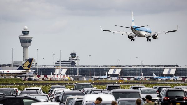 Schiphol houdt tot november vast aan maximumaantal reizigers