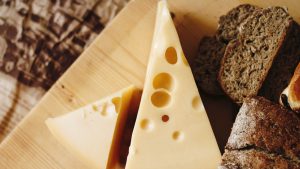 Thumbnail voor Een portie van deze populaire Noorse kaas zou botontkalking kunnen tegengaan