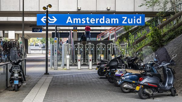 Vertraging: NS vergeet station Amsterdam Zuid te openen