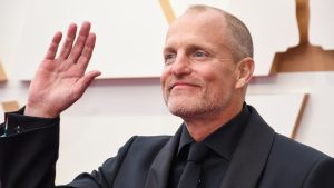 Thumbnail voor Deze baby lijkt sprekend op acteur Woody Harrelson - en die ziet de gelijkenis zelf óók