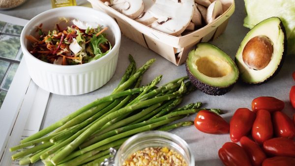 Lekker én veganistisch koken voor een prikkie: Makkelijker dan je denkt