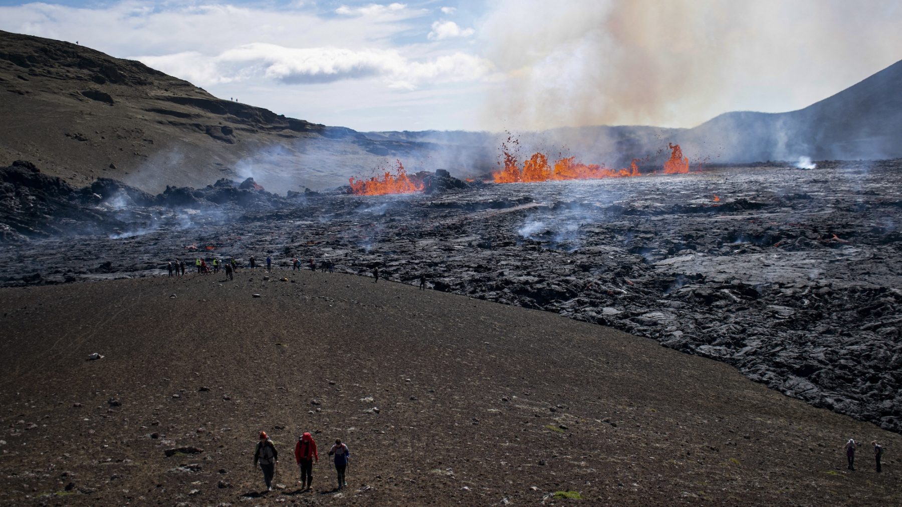 Vulkaanuitbarsting IJsland: drie toeristen gewond geraakt