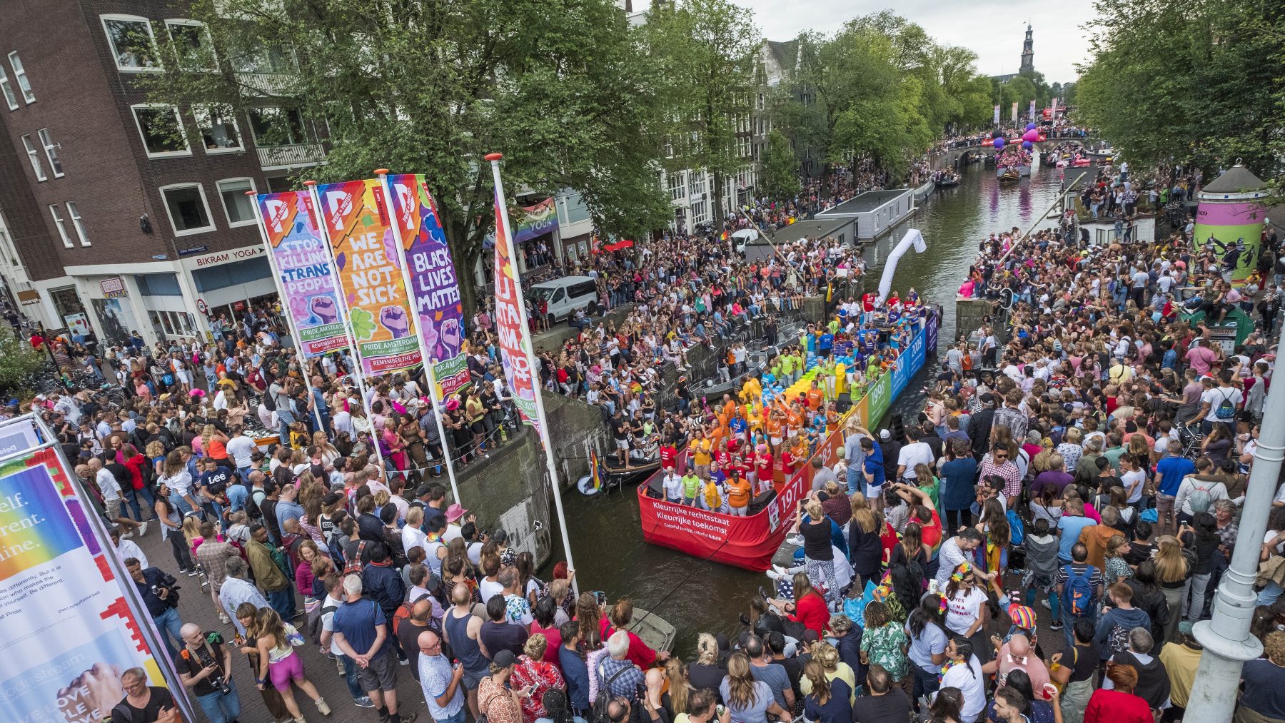 Helft lhbtiq+'ers wil aangepaste Canal Parade: 'maakt acceptatie moeilijk'