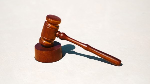 Verzekeraar betaalt geen smartengeld door 'niet bewezen' familieband