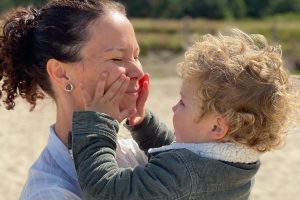 Thumbnail voor Suzanne (35) is alleenstaande moeder mét psychische klachten: 'Ik moet wel naar de speeltuin in plaats van naar bed'