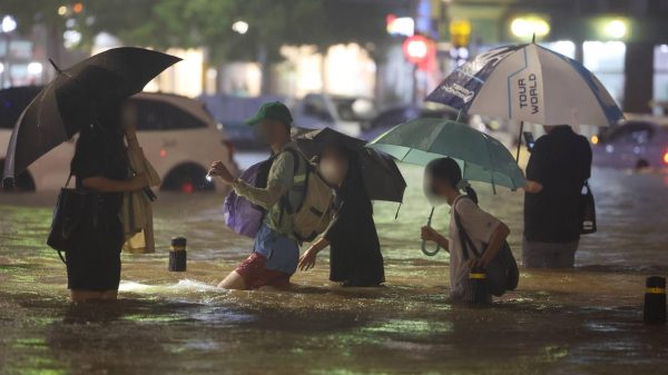 Meerdere doden door hevige regenval en overstromingen in Seoul