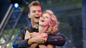 Thumbnail voor 'You're The One That I Want': Jim Bakkum en Bettina Holwerda eenmalig terug als Danny en Sandy