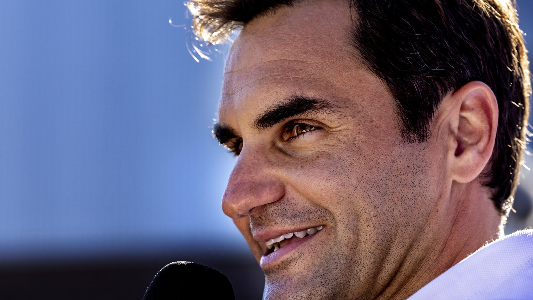 Roger Federer komt oude belofte na (en dat wil je even zien)