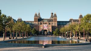 Thumbnail voor Op een mok of sok: straks gratis Rijksmuseum in met je eigen 'Nachtwacht'