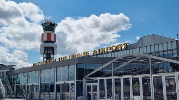 Achttienjarige man opgepakt op vliegveld Rotterdam vanwege bedreiging