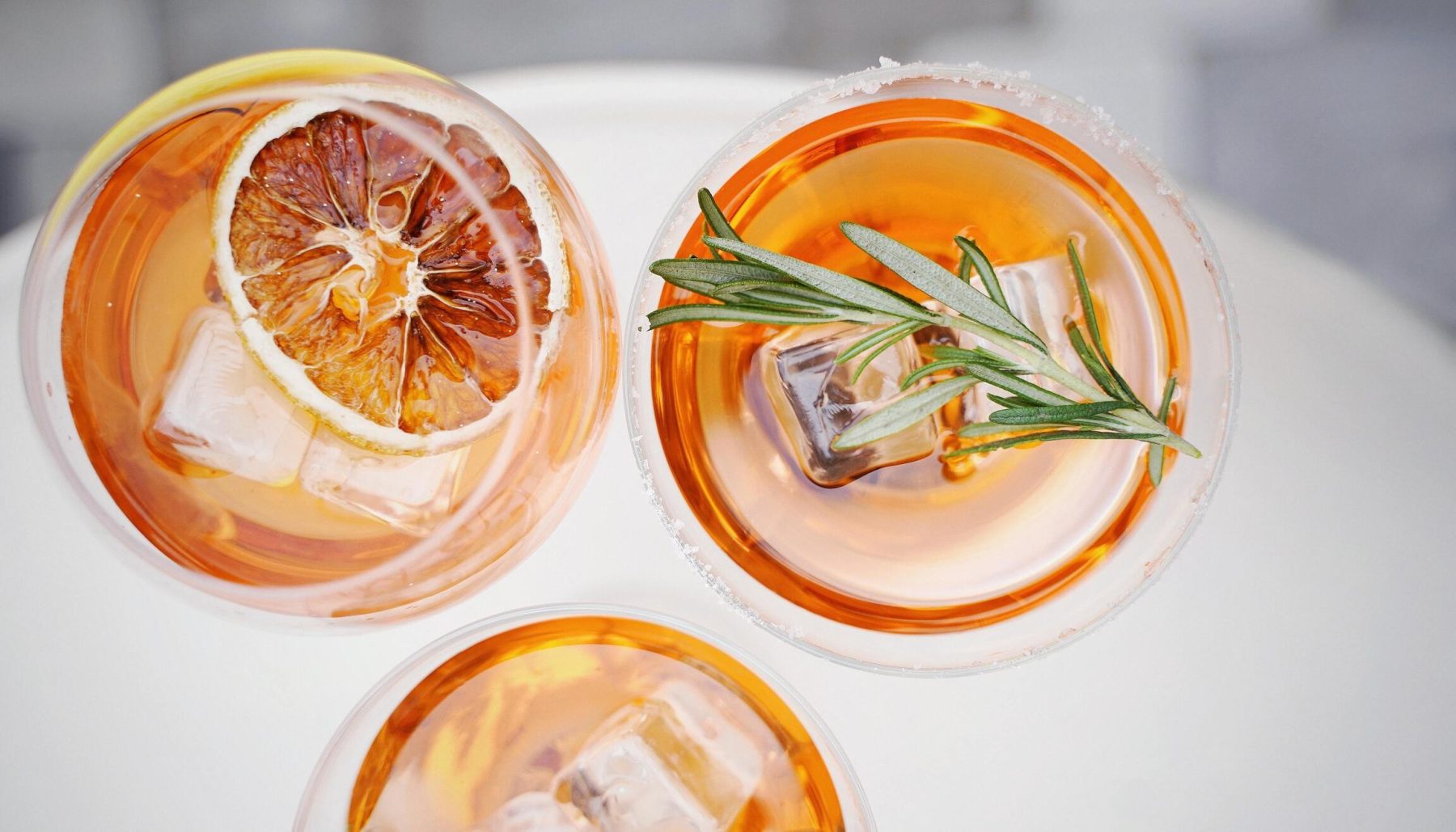 cocktail: zo droog je je eigen sinaasappelschijfjes