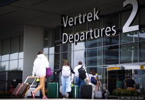 Schiphol vergoedt kosten van door chaos gestrande reizigers