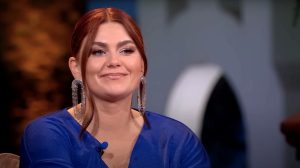 Thumbnail voor Roxeanne Hazes krijgt tranen in haar ogen van optreden Sarita Lorena in 'De Beste Zangers'