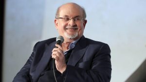 Thumbnail voor Schrijver Salman Rushdie verliest mogelijk oog na steekpartij