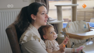 Thumbnail voor Alleenstaande moeder Melissa onzeker over opvoeding: 'Zelf ook geen vader gehad'