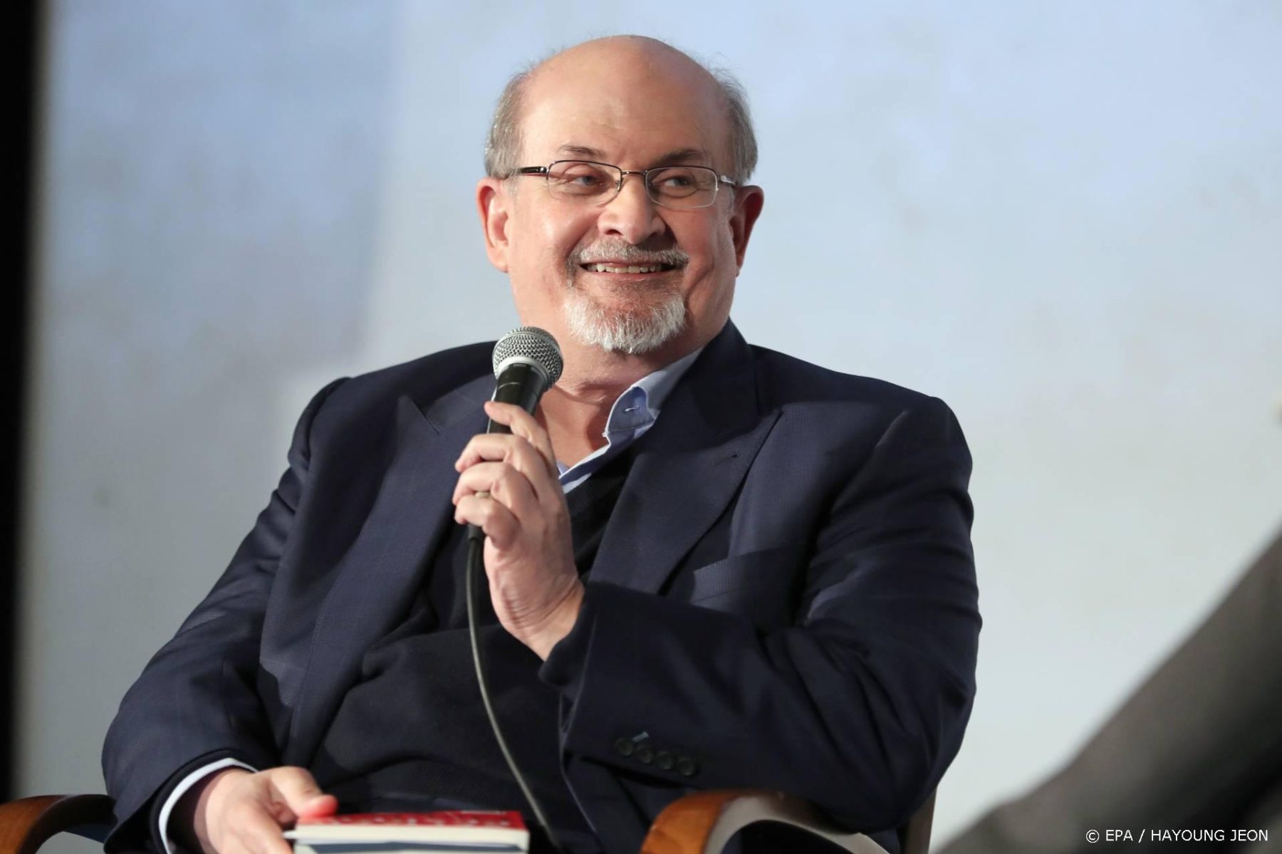 'Salman Rushdie weer aanspreekbaar na aanslag'