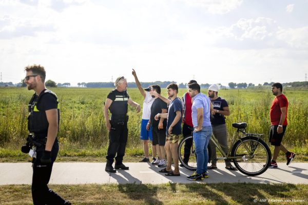 Opstootjes voor poorten van aanmeldcentrum Ter Apel, 1 aanhouding