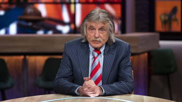 Johan Derksen 'doet niet moeilijk' over kaarsverhaal-ophef: 'Storm in een glas water'