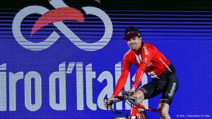 Thumbnail voor Tom Dumoulin hangt wielrenfiets per direct aan de wilgen