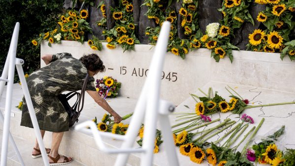 Slachtoffers spreken tijdens Nationale Indië-herdenking: 'Vrouwen gingen elkaar te lijf met een schaar voor een lepeltje rijst'