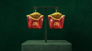 Thumbnail voor Een Big Mac om je nek: McDonald's komt met eigen sieradenlijn