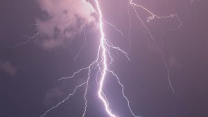Thumbnail voor Wateroverlast en blikseminslag: onweer en regen geven problemen in Midden- en Zuid-Nederland