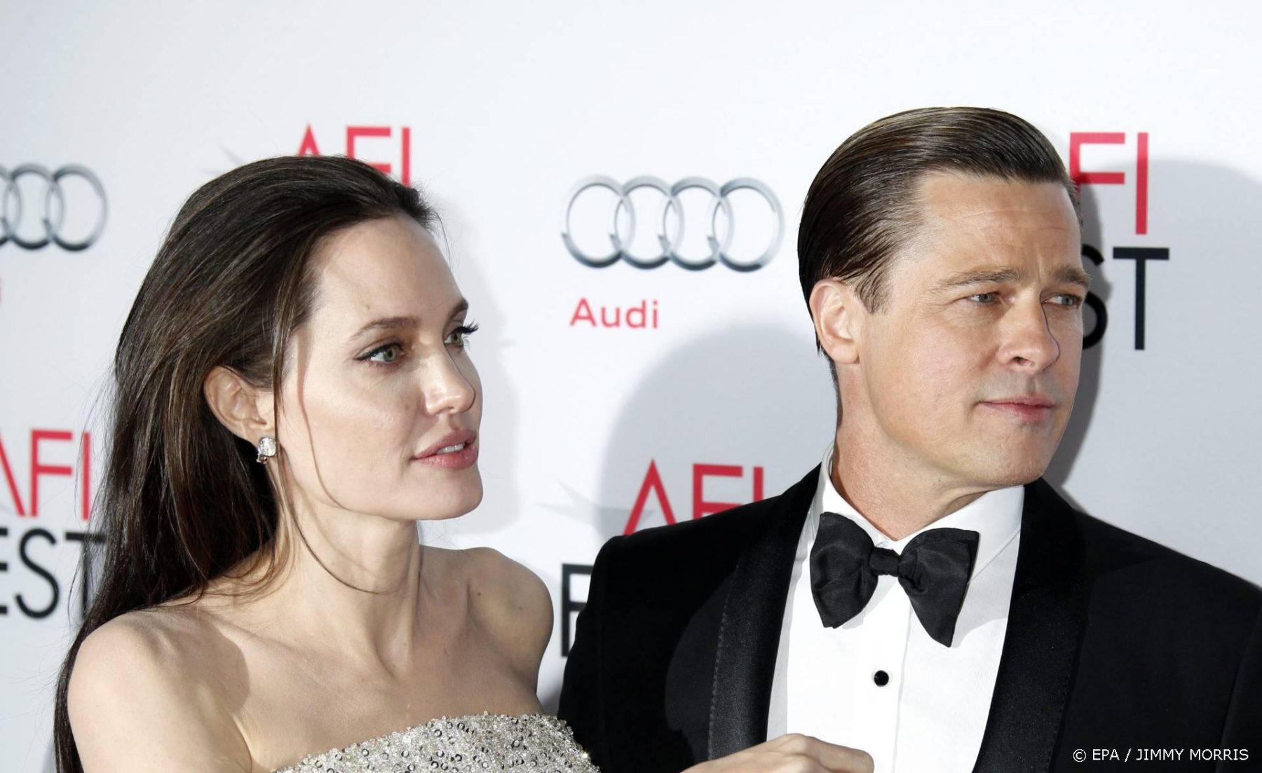Angelina Jolie klaagde Brad Pitt aan voor aanval in vliegtuig