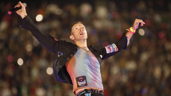 Coldplay en Natalie Imbruglia eren Olivia Newton-John met 'Summer Nights'