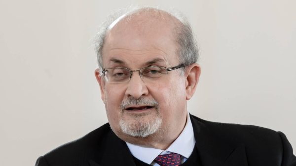 Verdachte verrast dat Salman Rushdie na steekincident nog leeft