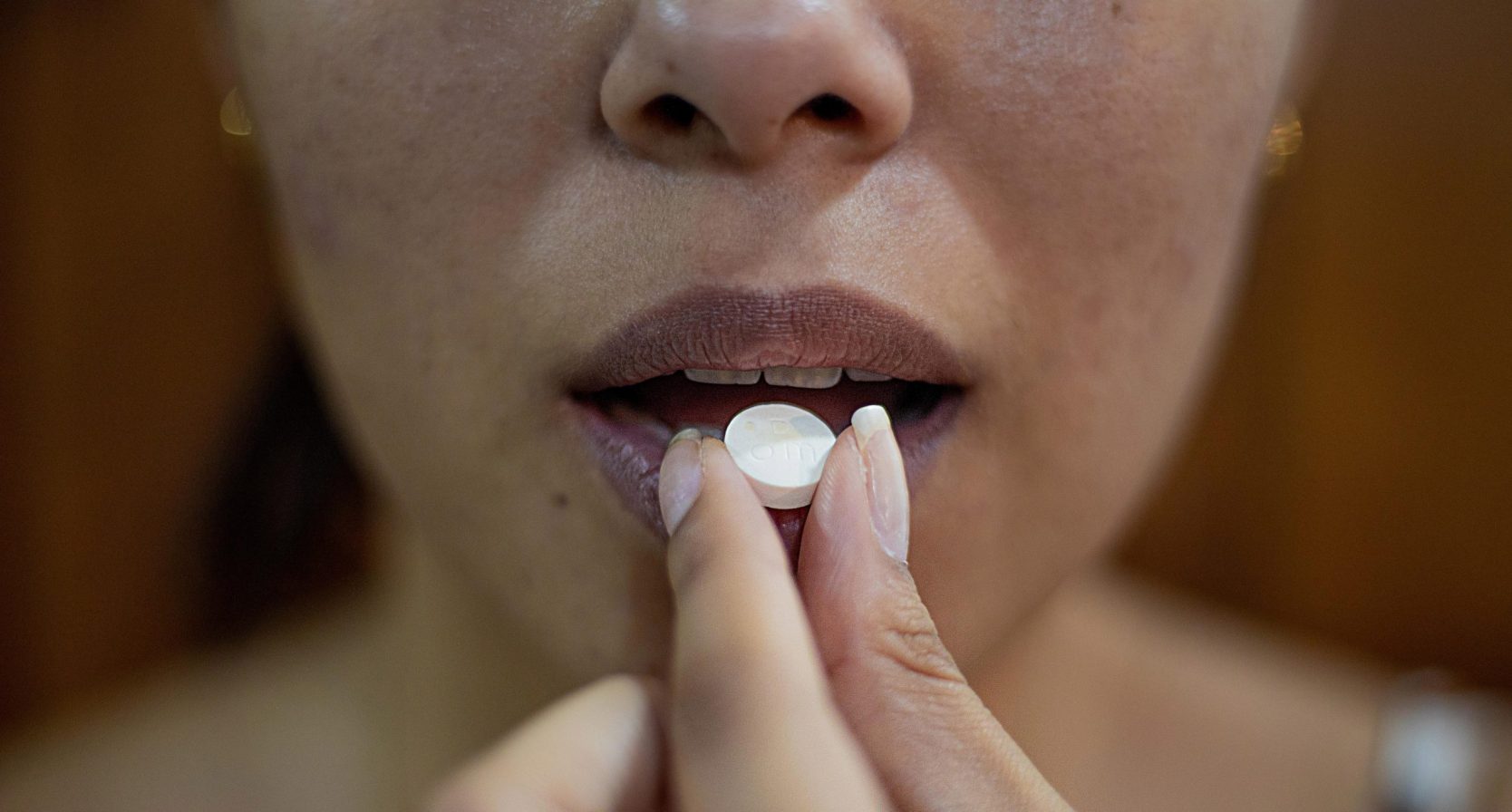 Paracetamolletje slikken? Let dan op je lichaamshouding