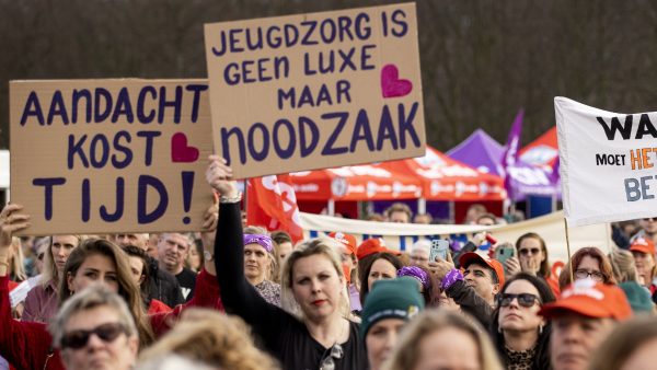 FNV: Jeugdzorgers beslissen later over eventuele acties