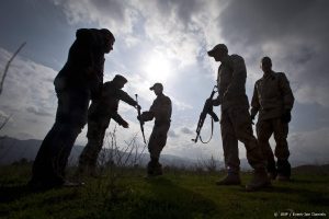 Thumbnail voor Nederlandse militair in Irak zwaargewond na schot in borst