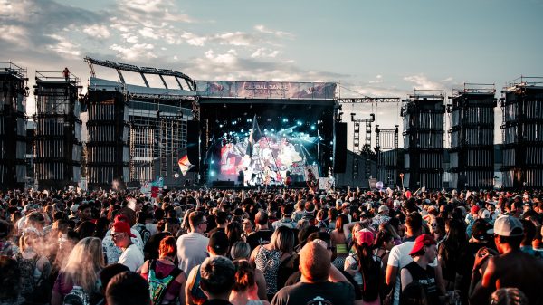 Omzeil die online wachtrij: zó vergroot je jouw kans op online concertkaarten