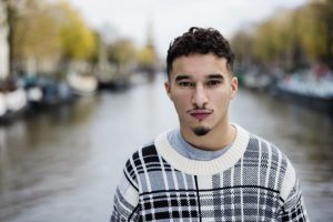 Thumbnail voor Oussama Ahammoud en andere bekende Nederlanders te zien in komedie 'De Tatta's'