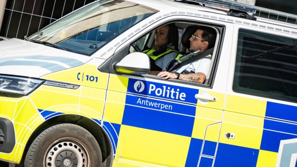 Vier Nederlanders in Antwerpen opgepakt met brandbommen en vuurwapen (bron: Belga)